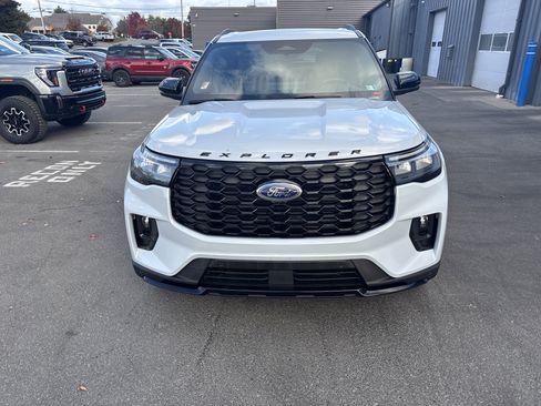 New 2026 Ford Explorer ST-Line w/ ST-Line Street Pack image 9
