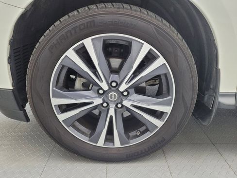 Used 2018 Nissan Pathfinder Platinum image 31