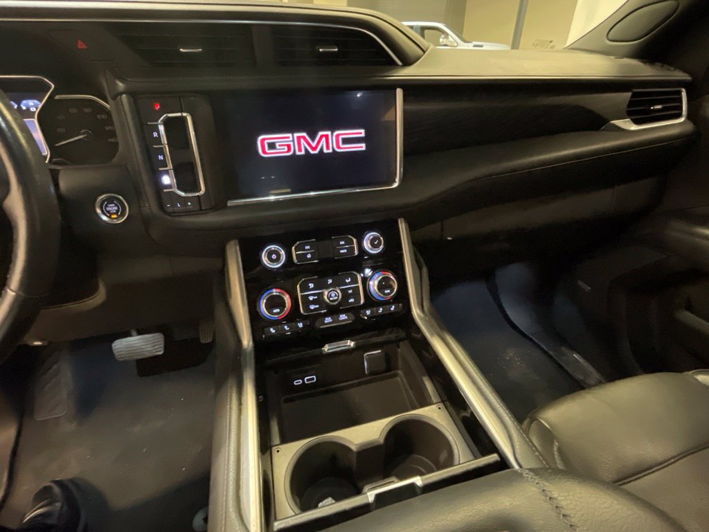 Used 2021 GMC Yukon XL Denali w/ Denali Premium Package AWD/4WD image 18