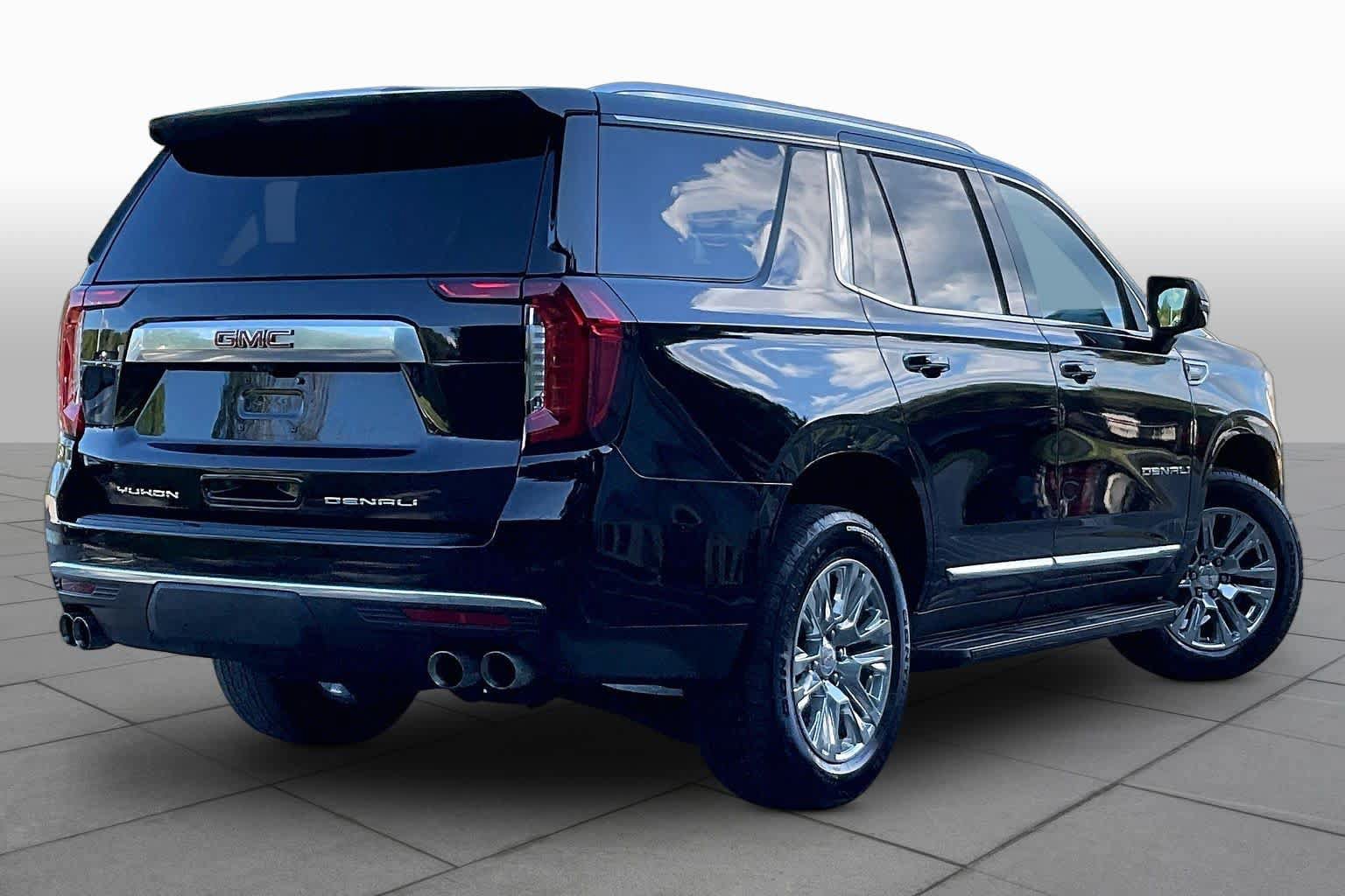 Used 2024 GMC Yukon Denali w/ Advanced Technology Package AWD/4WD image 12