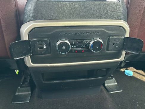 Used 2023 Ford Expedition Limited image 34