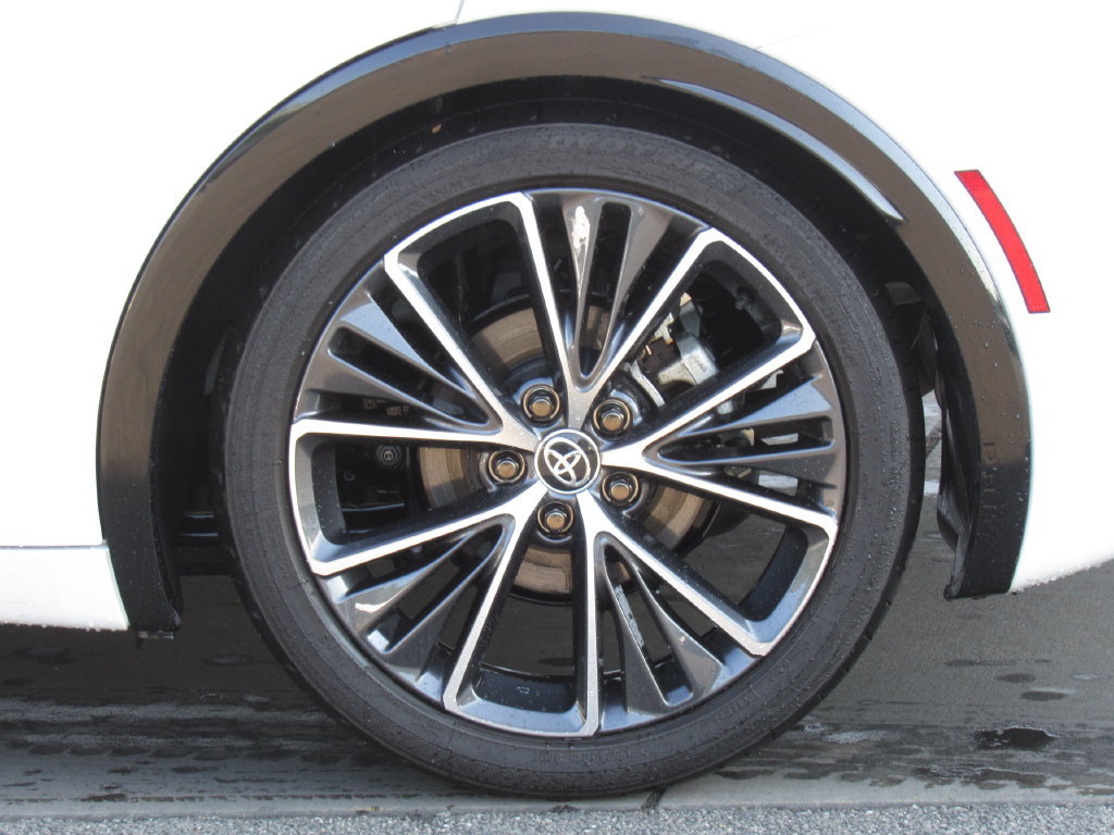Certified 2025 Toyota Prius XLE FWD image 34