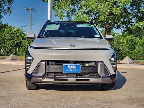 Used 2024 Hyundai Kona Limited FWD image 2