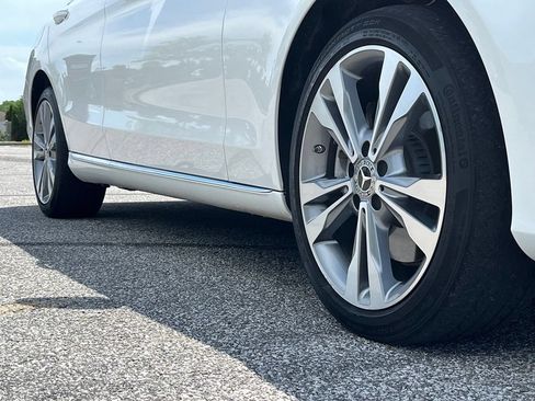 Used 2018 Mercedes-Benz C 300 4MATIC Sedan image 9