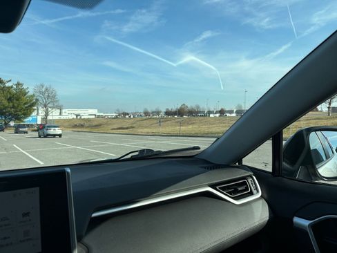 Used 2025 Toyota RAV4 LE image 34