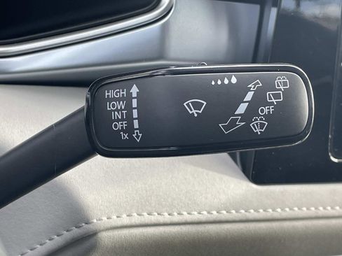 Certified 2025 Volkswagen Taos SE w/ Black Wheel Package image 24