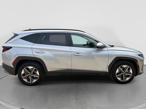 Used 2025 Hyundai Tucson SEL FWD image 2