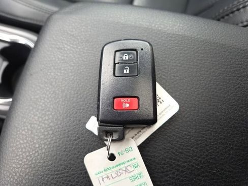 Used 2018 Toyota Tacoma TRD Sport image 18