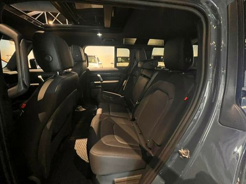 Used 2023 Land Rover Defender 110 X-Dynamic SE image 12
