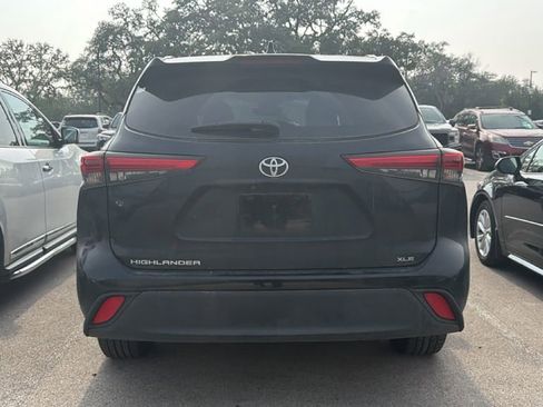 Used 2023 Toyota Highlander XLE FWD image 6