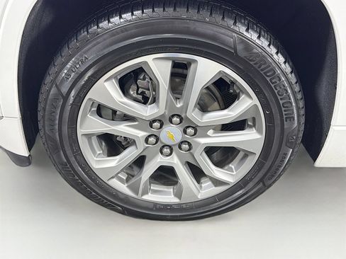 Used 2021 Chevrolet Traverse Premier FWD image 34