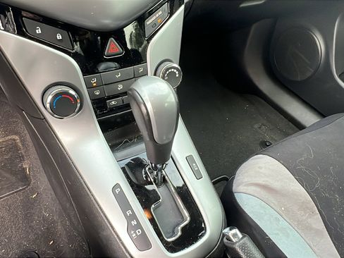 Used 2014 Chevrolet Cruze LT image 29