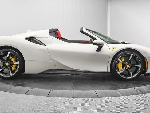 Used 2022 Ferrari SF90 Spider image 8