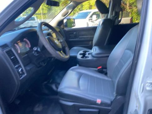 Used 2021 RAM 1500 Tradesman w/ Chrome Appearance Group RWD image 9