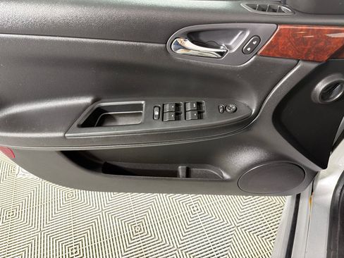 Used 2009 Chevrolet Impala LT FWD image 11