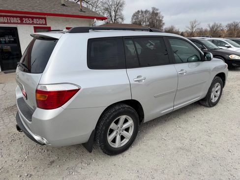 Used 2010 Toyota Highlander SE image 3
