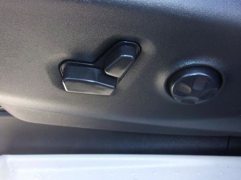 Used 2022 Chrysler Pacifica Touring-L image 11