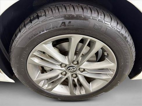 Used 2017 Toyota Camry SE FWD image 11