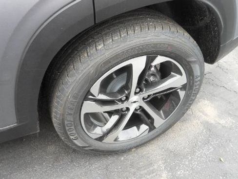 New 2026 Chevrolet Trax RS w/ Sunroof Package FWD image 6