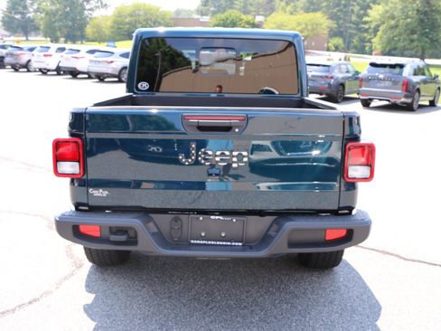 Used 2025 Jeep Gladiator Sport AWD/4WD image 4