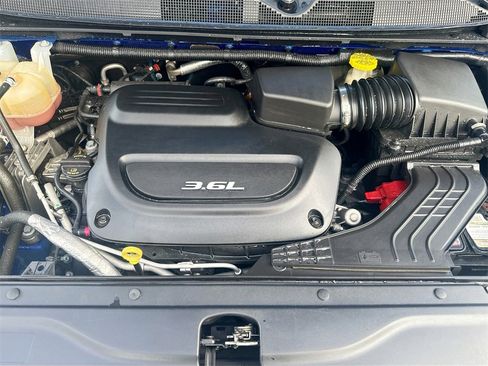 Used 2018 Chrysler Pacifica Touring-L image 31