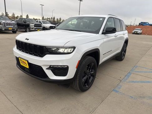 New 2025 Jeep Grand Cherokee Limited w/ Black Appearance Package image 4