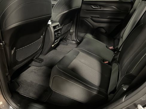 Used 2024 Jeep Grand Cherokee Laredo w/ Luxury Tech Group I image 11