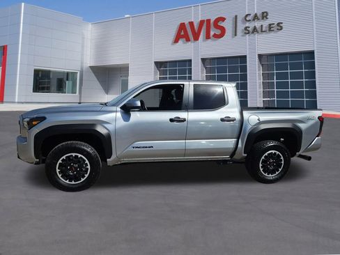 Used 2025 Toyota Tacoma TRD Off-Road image 2