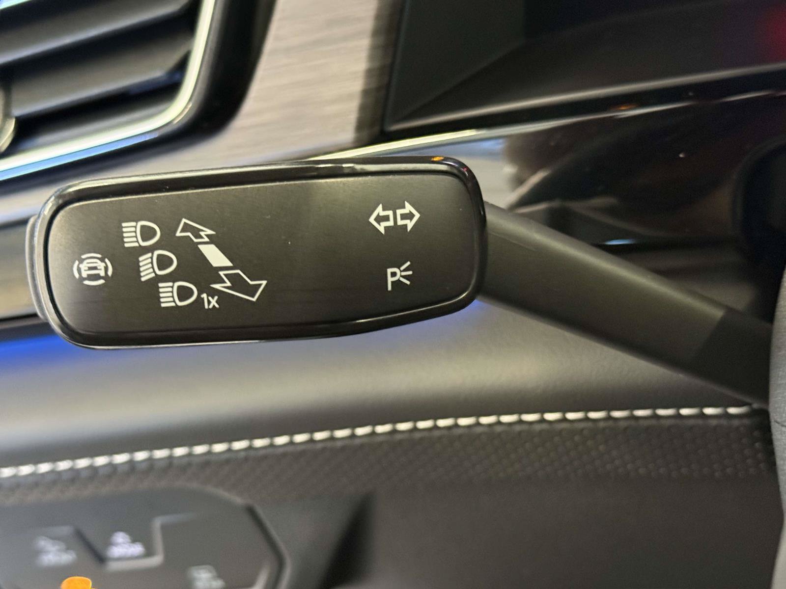 Used 2024 Volkswagen Atlas SEL AWD/4WD image 28