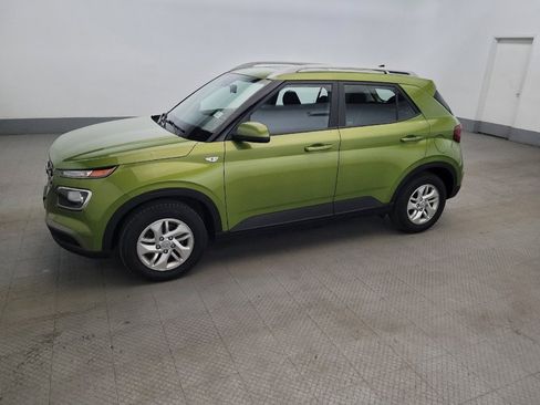 Used 2020 Hyundai Venue SEL w/ Convenience Package FWD image 2