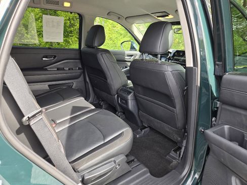 Used 2025 Nissan Pathfinder SL AWD/4WD image 27