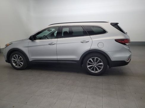 Used 2018 Hyundai Santa Fe SE image 3