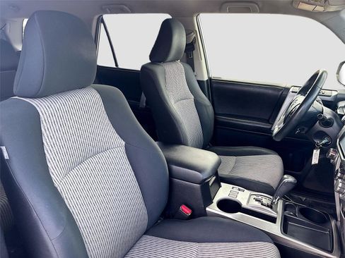 Used 2014 Toyota 4Runner SR5 Premium image 28