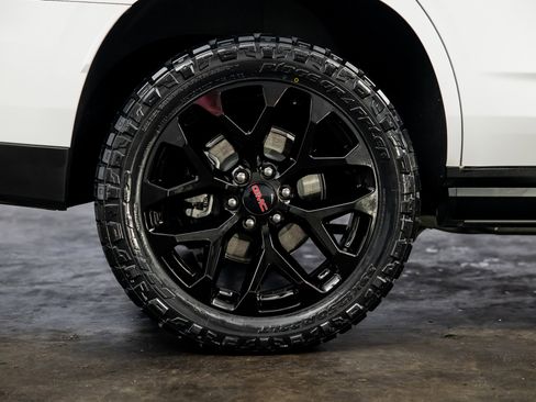 Used 2025 GMC Yukon AT4 w/ AT4 Premium Plus Package image 29