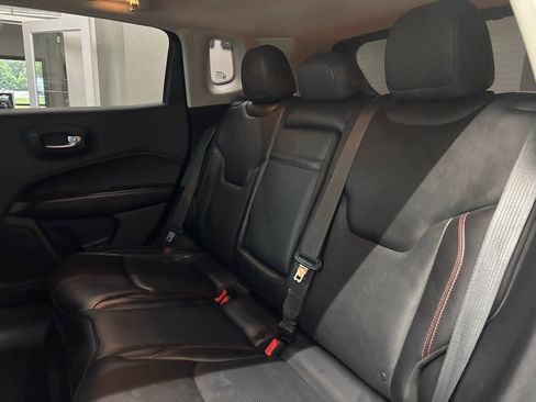 Used 2018 Jeep Compass Trailhawk w/ Leather Interior Group AWD/4WD image 19