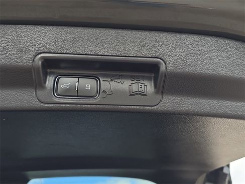 Used 2022 Ford Explorer XLT w/ Equipment Group 202A image 14