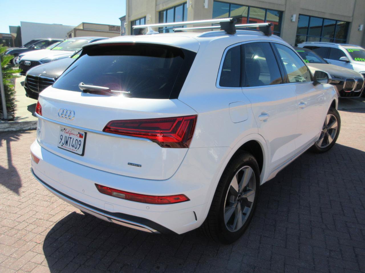 Used 2023 Audi Q5 2.0T Premium w/ Convenience Package AWD/4WD image 2