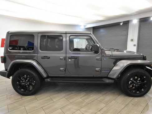 Used 2025 Jeep Wrangler Unlimited Sahara image 6