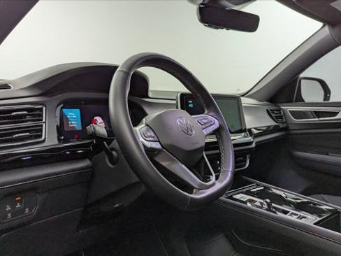 Used 2024 Volkswagen Atlas Cross Sport SE w/ Panoramic Sunroof Package FWD image 23
