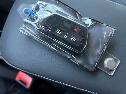 Used 2025 Volkswagen Tiguan S image 31