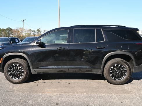 Used 2024 Chevrolet Traverse Z71 w/ Enhanced Driving Package image 9