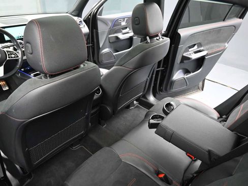 Used 2022 Mercedes-Benz GLB 250 GLB 250 image 19