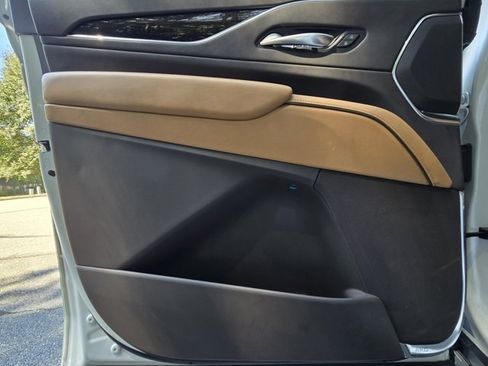 Used 2022 Cadillac Escalade ESV Premium Luxury w/ Performance Package image 18