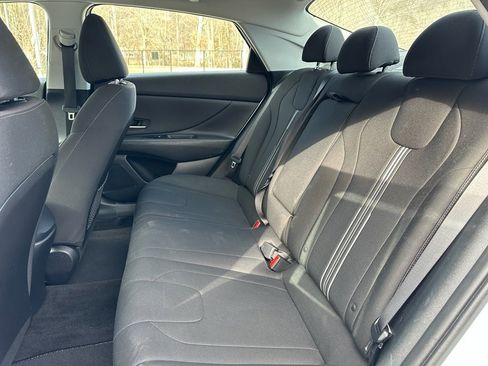 Used 2022 Hyundai Elantra SEL w/ Convenience + Premium Package image 25