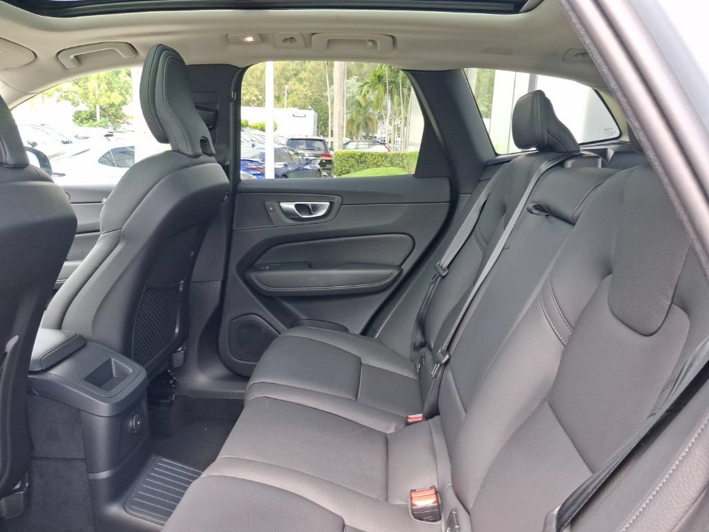 Certified 2024 Volvo XC60 T8 Plus w/ Protection Package Premier AWD/4WD image 7