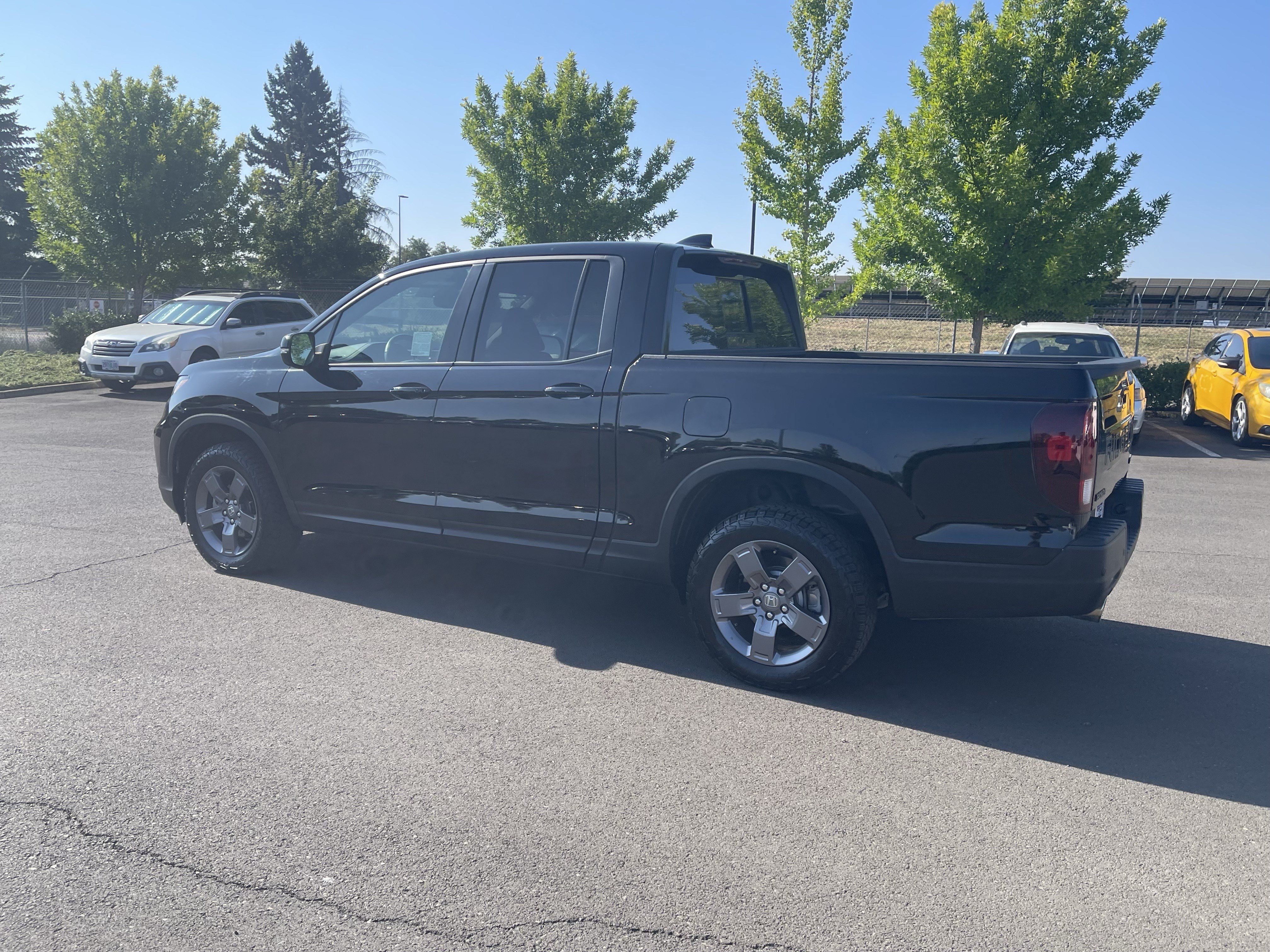 Used 2025 Honda Ridgeline TrailSport image 3
