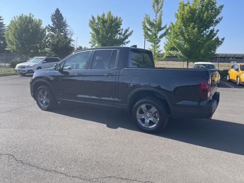 Used 2025 Honda Ridgeline TrailSport image 3