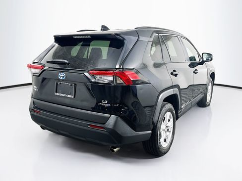 Used 2020 Toyota RAV4 LE w/ Carpet Mat Package AWD/4WD image 3