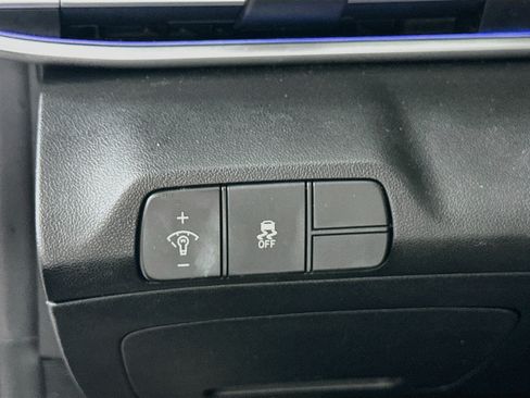 Used 2025 Hyundai Elantra SEL FWD image 16