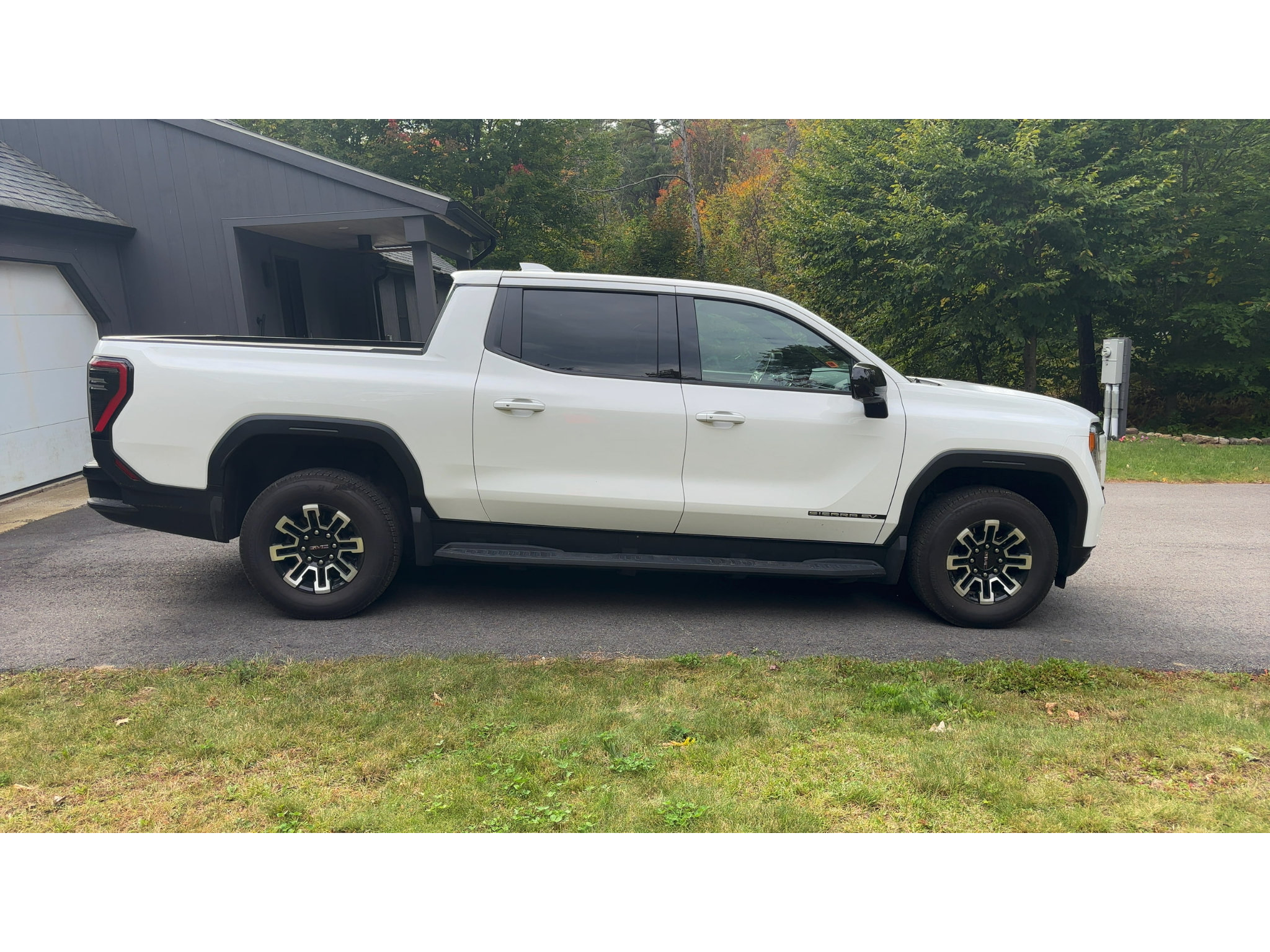 Used 2026 GMC Sierra EV Elevation AWD/4WD image 5